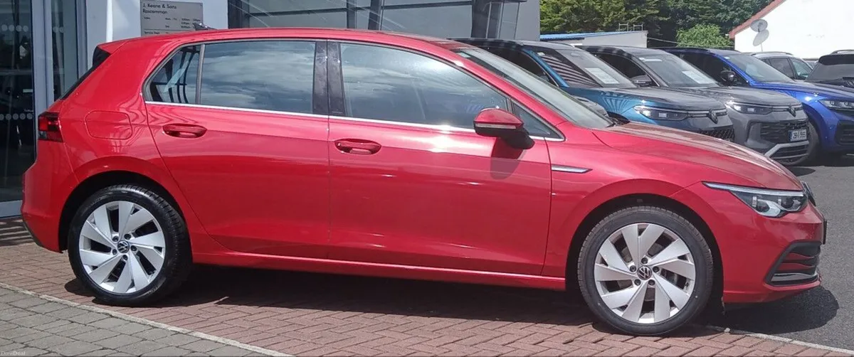 Volkswagen Golf Style 2.0 TDI 115HP **SAT NAV, APP - Image 2