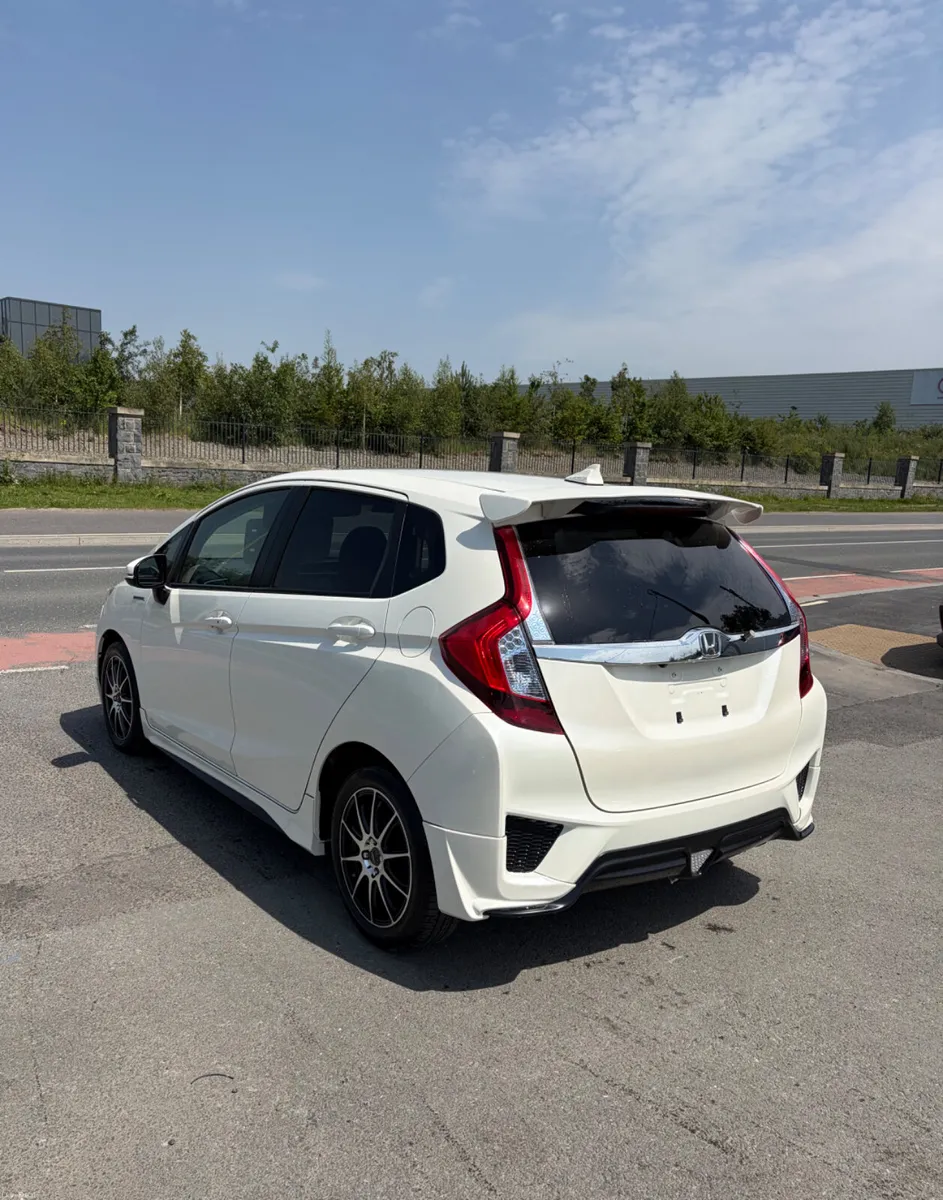 2015 Honda Fit 1.5 Hybrid Auto - Image 4