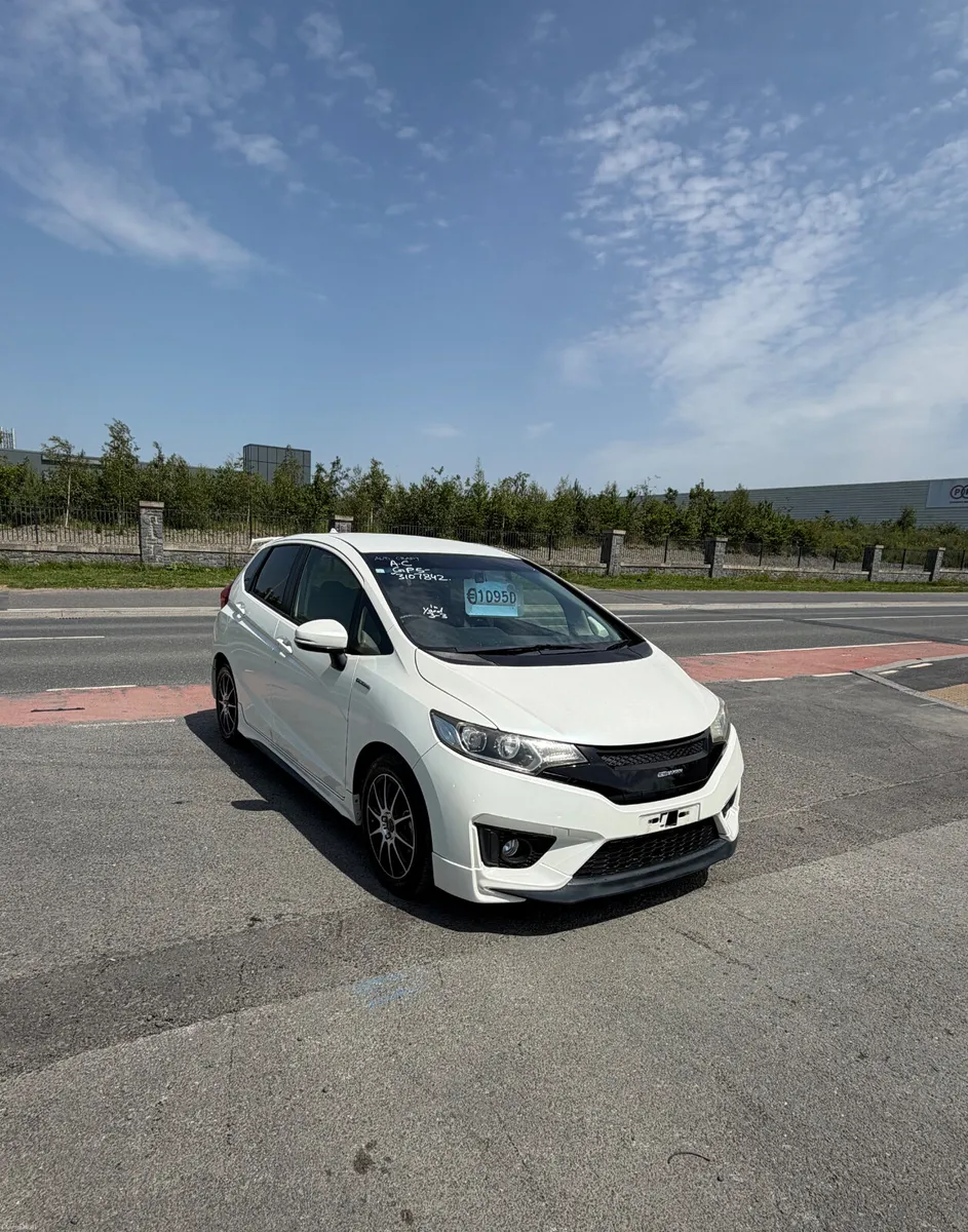 2015 Honda Fit 1.5 Hybrid Auto - Image 3