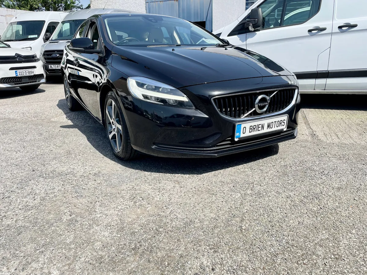 Volvo V40 Momentum 2.0 D2 Diesel Manual,2018 - Image 1