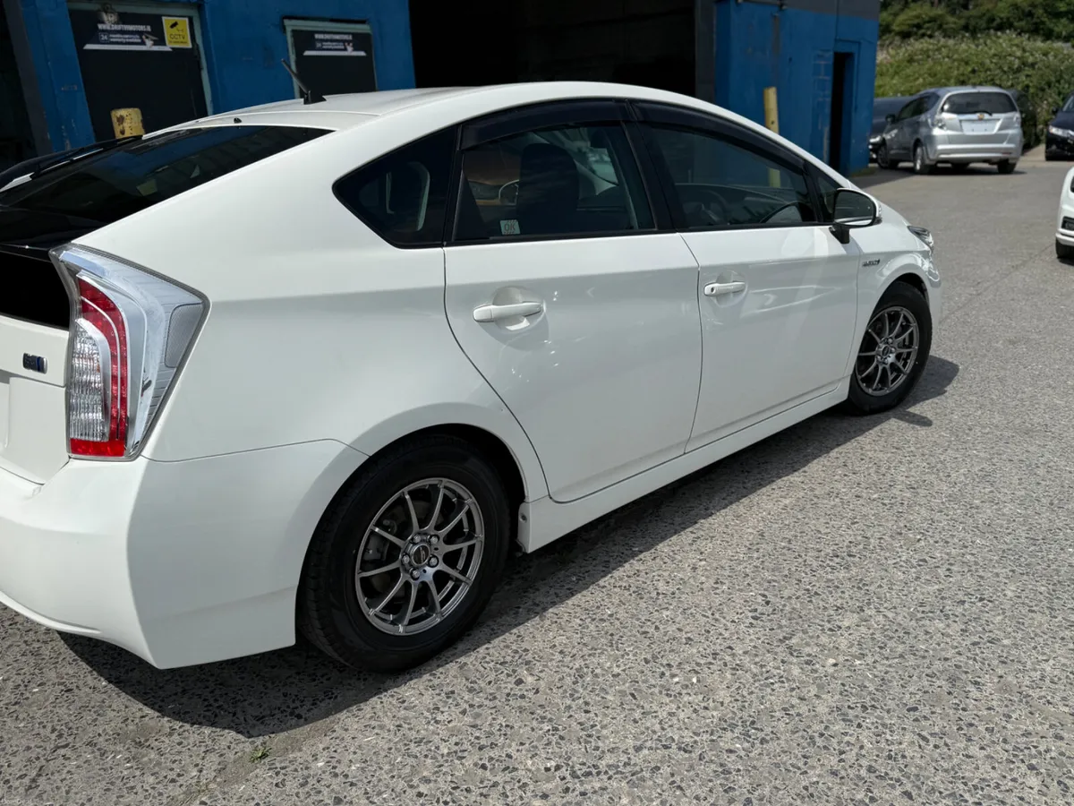 2014 Toyota Prius Hybrid Automatic - Image 3
