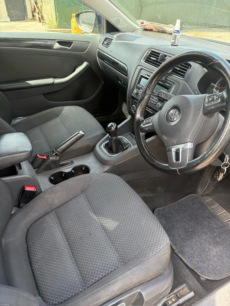 Volkswagen Jetta - Image 4