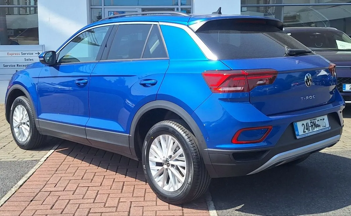 Volkswagen T-Roc  LIFE 2.0 TDI M6F 116HP **WINTER - Image 4