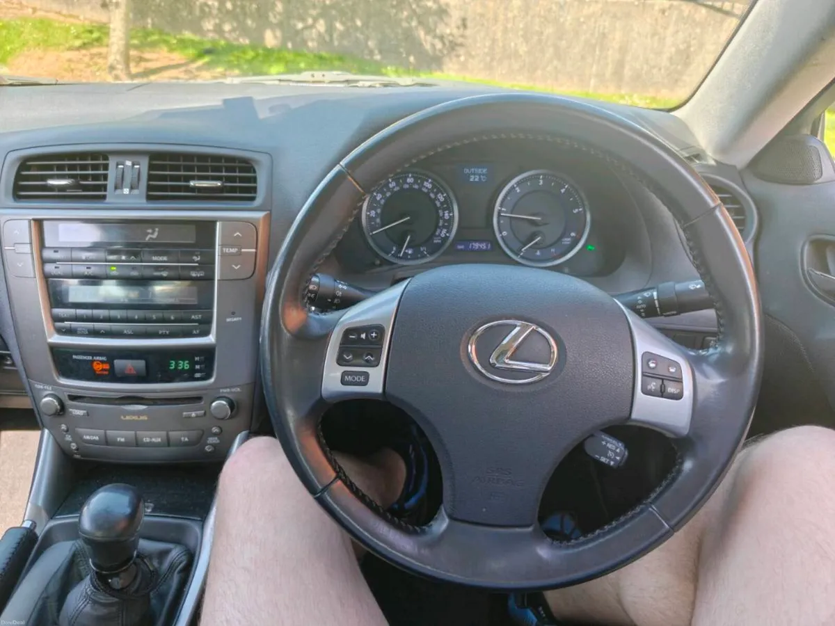 Lexus IS 2.2 diesel - Image 4