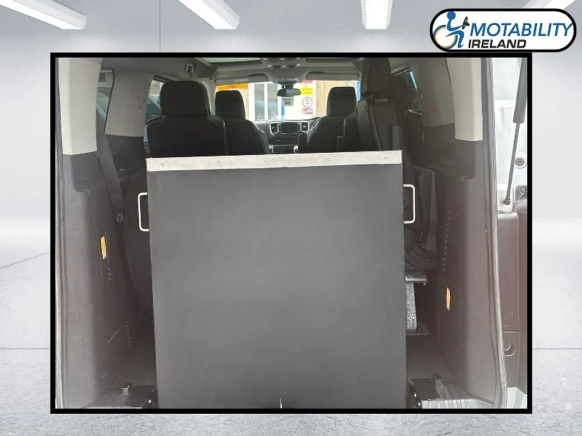Peugeot Traveller Expert Wheelchair Accessible - Image 6