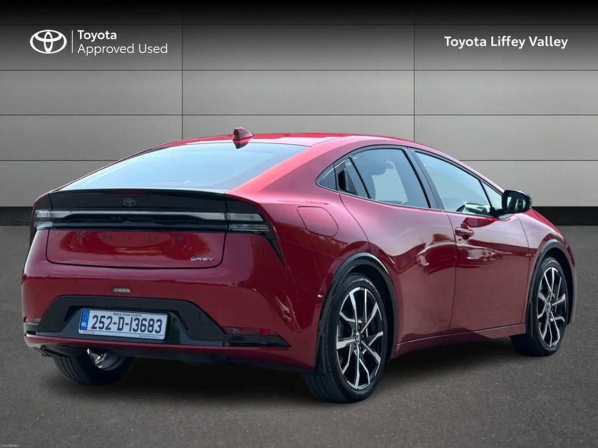 Toyota Prius PRIUS PLUG-IN HYBRID - Image 2
