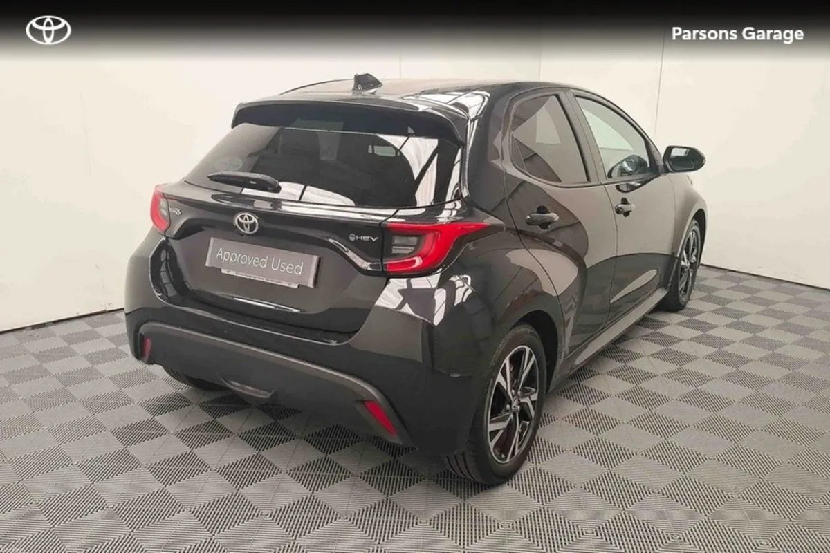 Toyota Yaris YARIS HYBRID 1.5 L-SPORT - Image 2