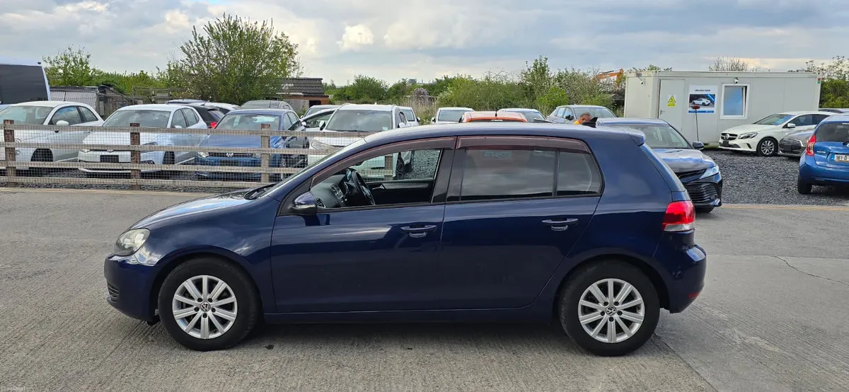 Volkswagen Golf 2013 BlueMotion Automatic 74,000km - Image 2