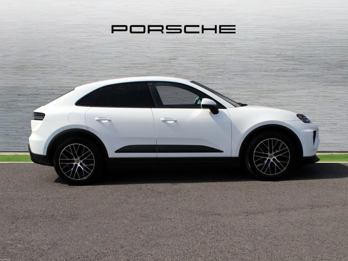 Porsche Macan 4 Electric - Image 4