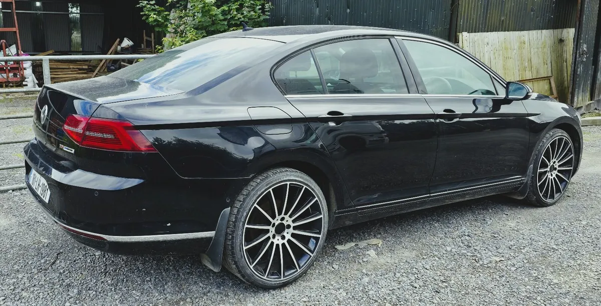 Volkswagen Passat 2016 - Image 3