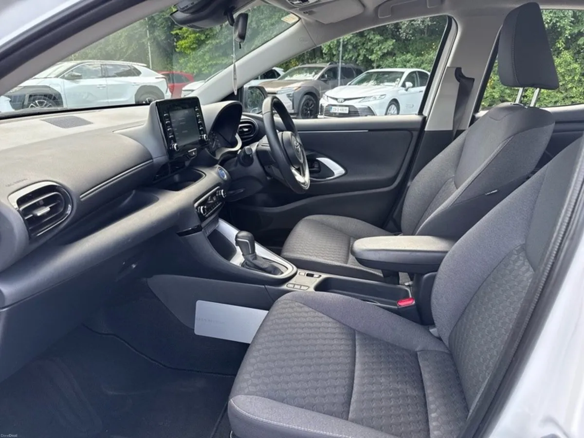 Toyota Yaris YARIS 1.5 HYBRID LUNA - Image 6