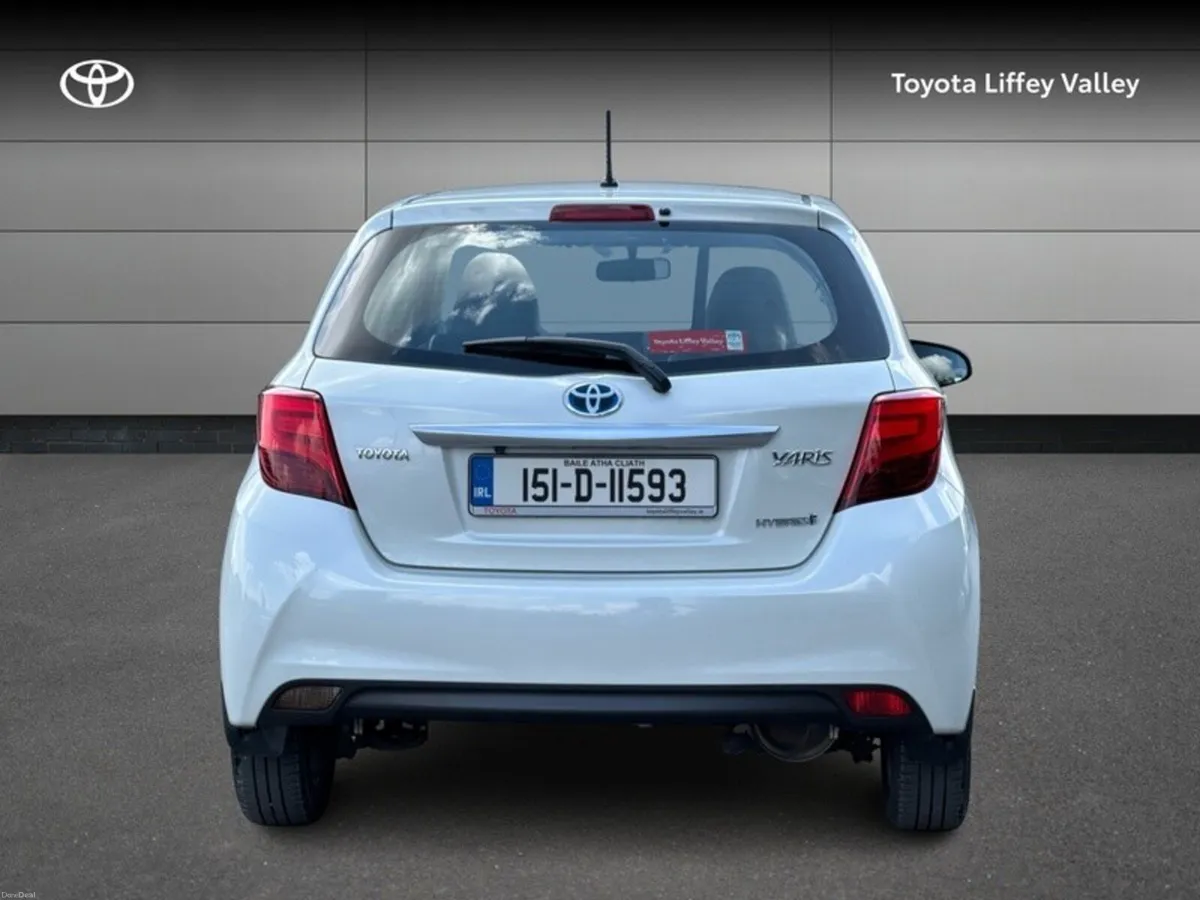 Toyota Yaris YARIS HYBRID LUXURY MC - Image 4