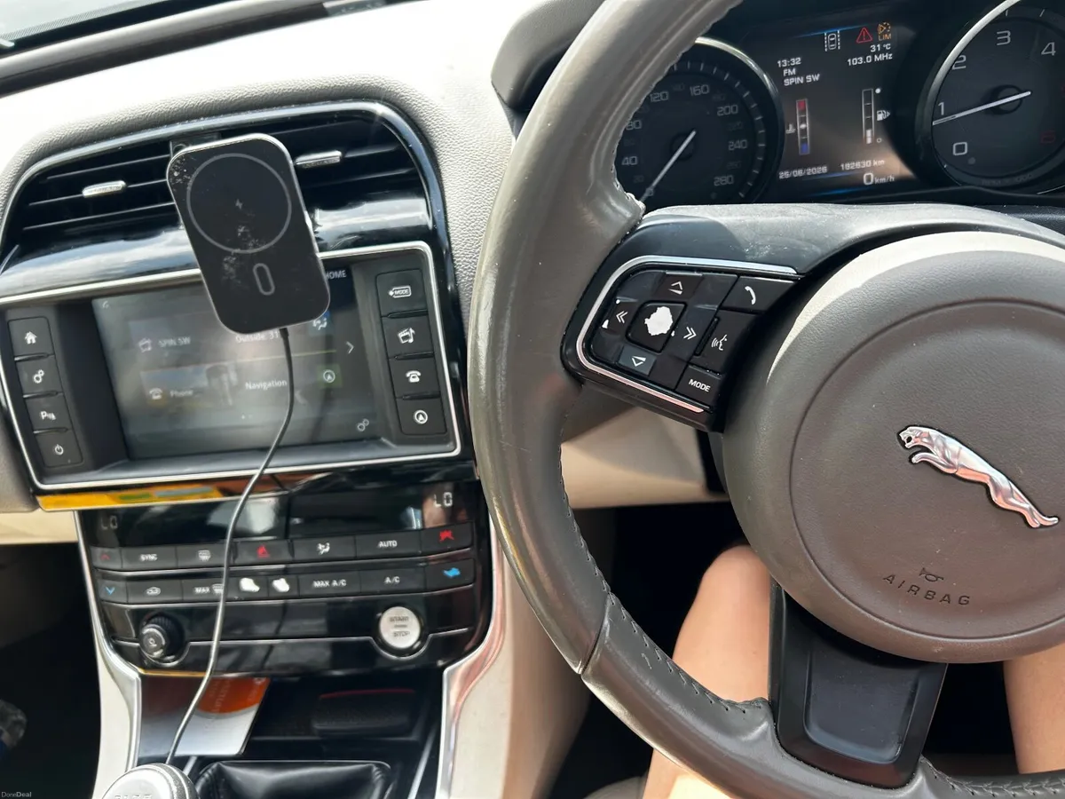 Jaguar XE 2015 - Image 2