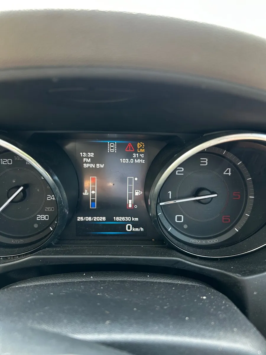 Jaguar XE 2015 - Image 3