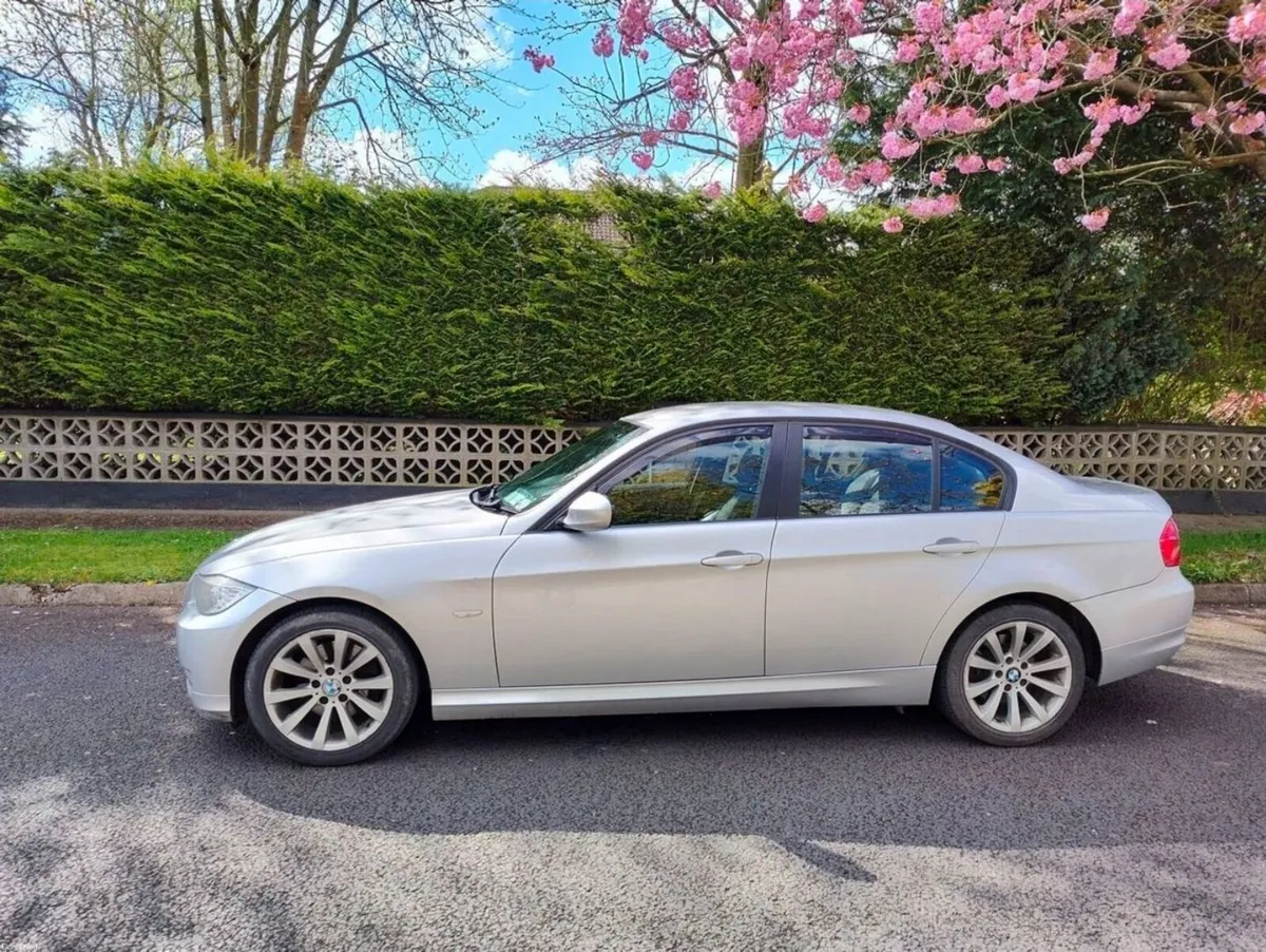 BMW 3-Series 2009 - Image 4