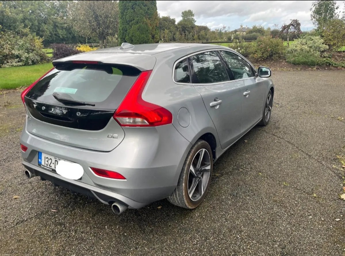 Volvo V40 D2 car - Image 3