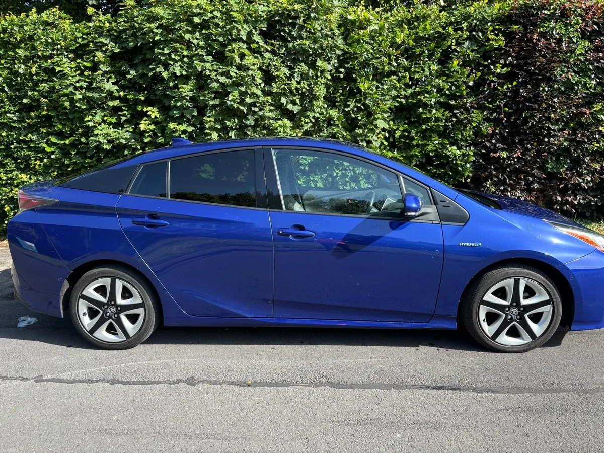 Toyota prius 2017 top spec 2 years nct - Image 4