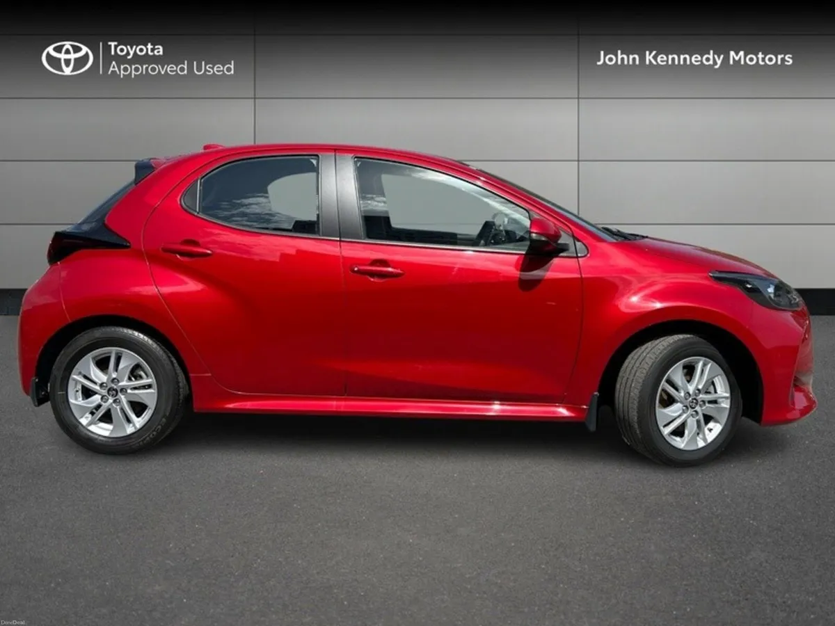 Toyota Yaris 1.5 HYBRID LUNA - Image 3
