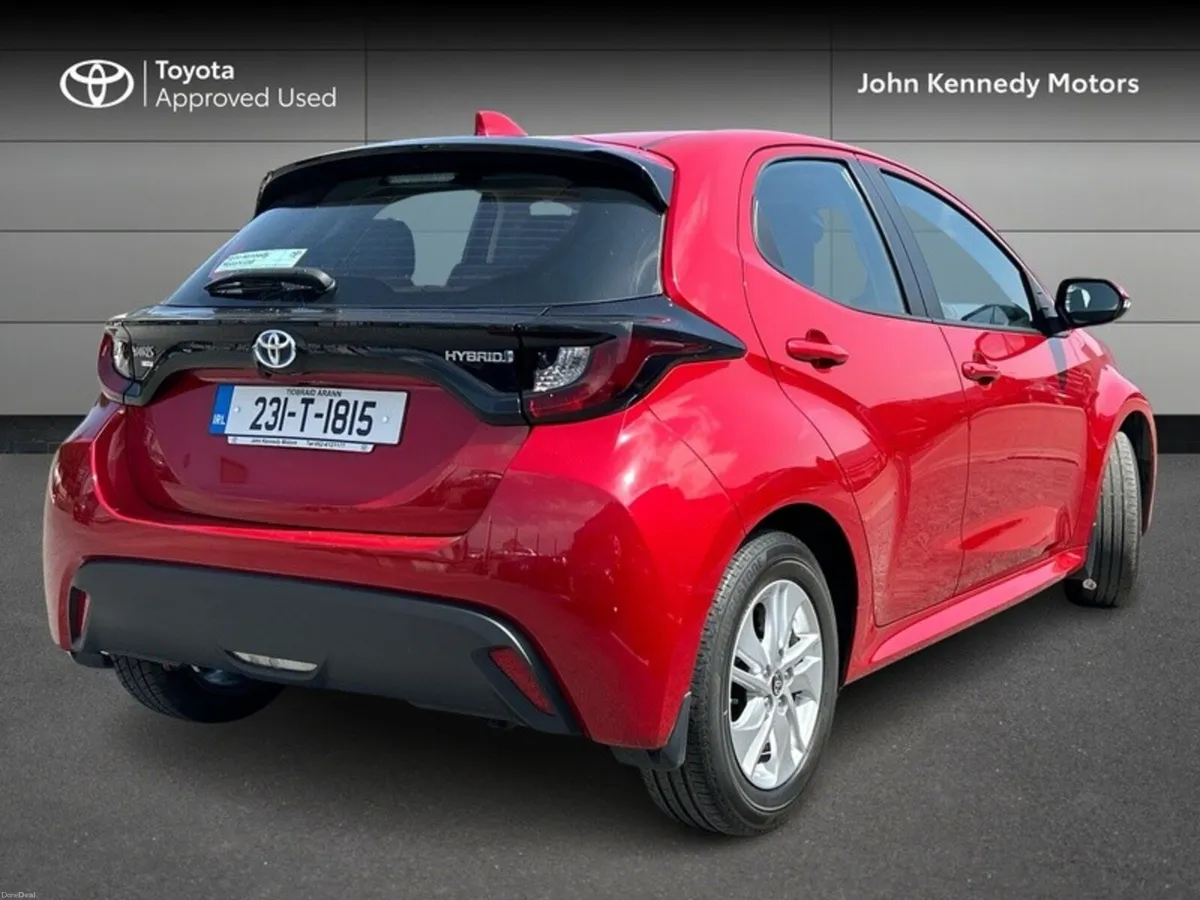 Toyota Yaris 1.5 HYBRID LUNA - Image 2