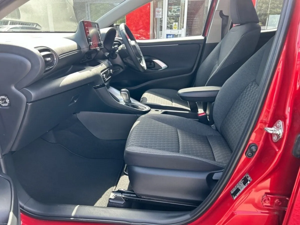 Toyota Yaris 1.5 HYBRID LUNA - Image 6