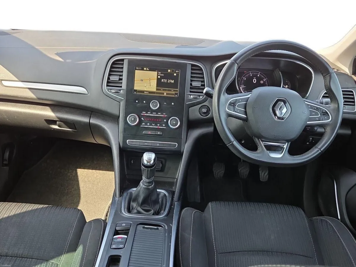 Renault Megane 1.3TCe 140 GPF ICONIC - Image 2