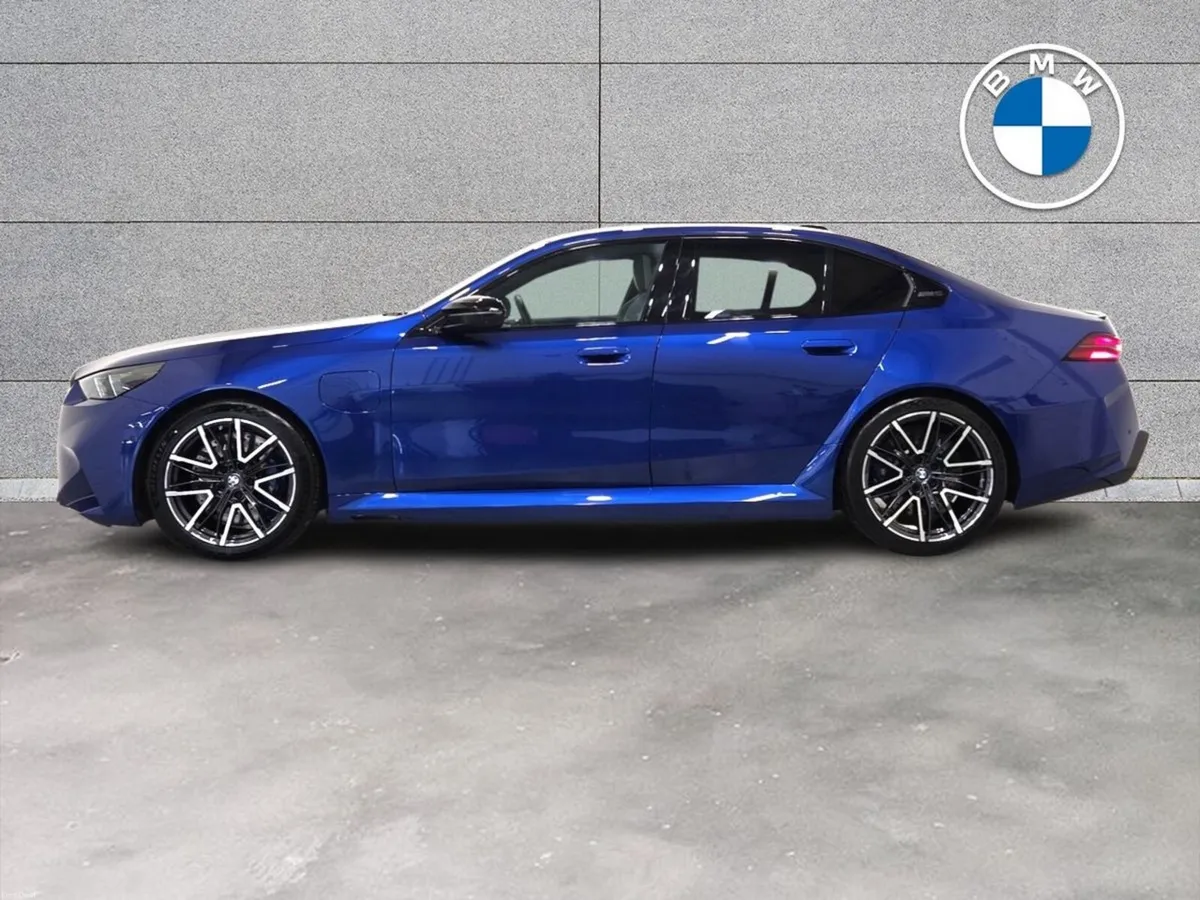 BMW M5 Saloon - Image 4