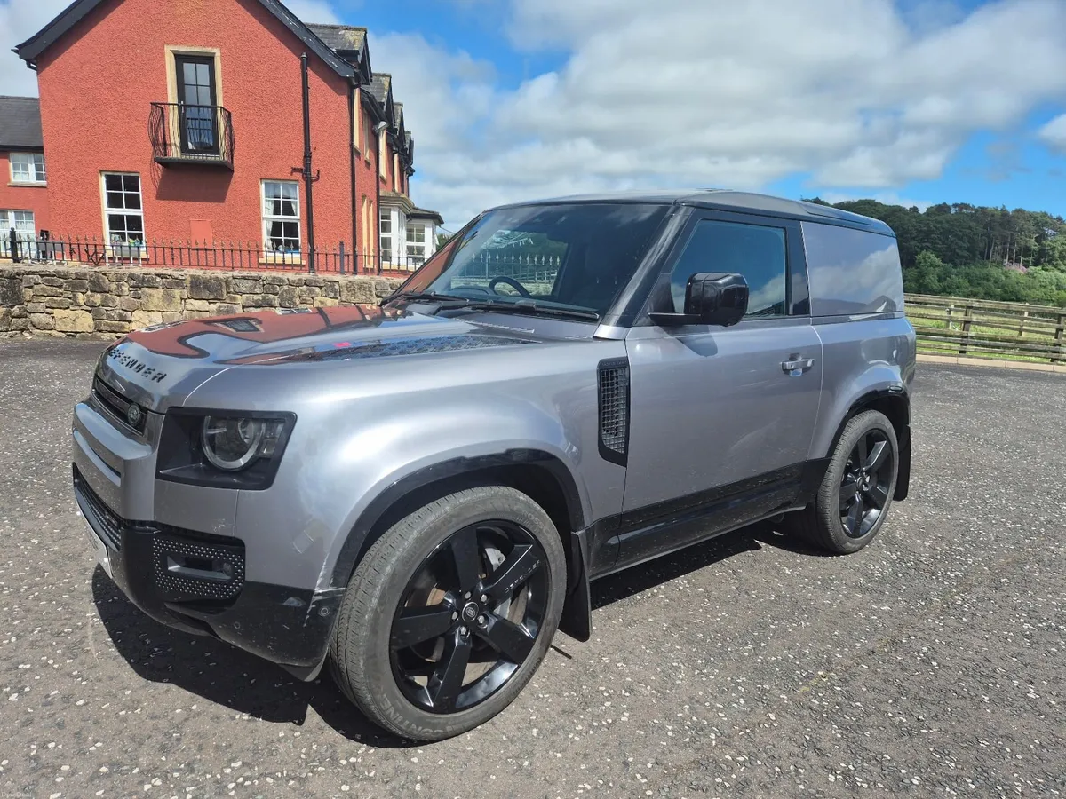 2023 Land Rover Defender 90 3.0L X Dynamic HSE - Image 4
