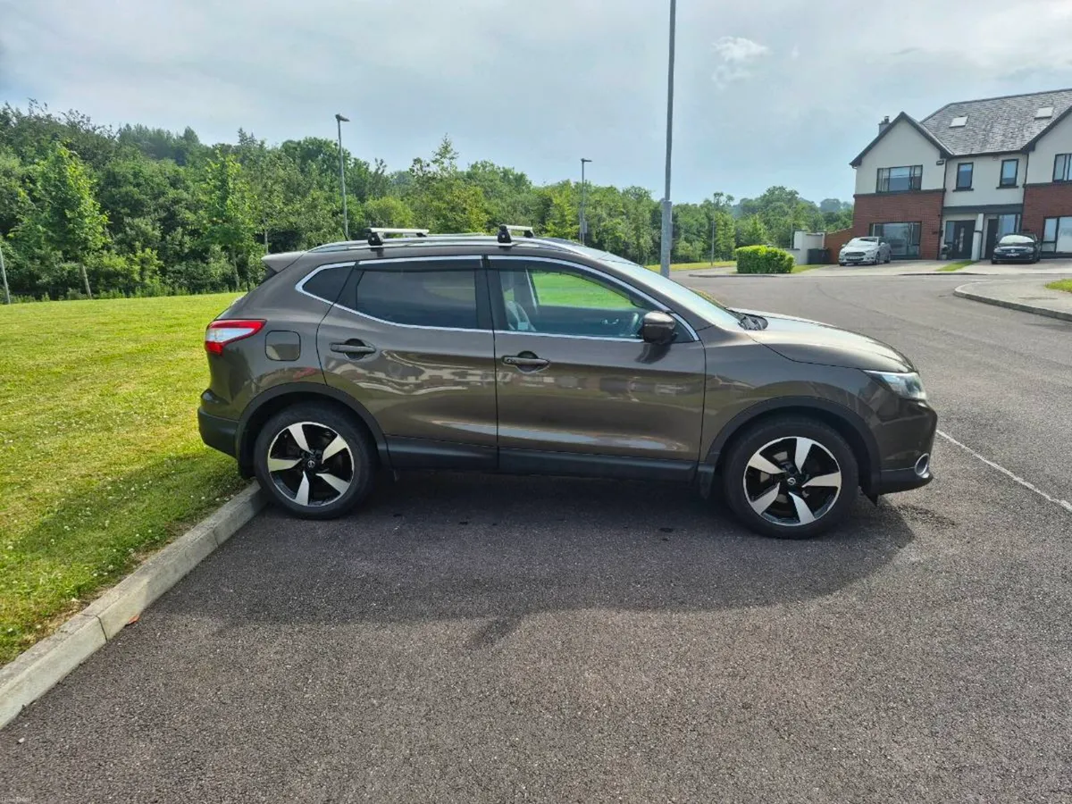 NISSAN QASHQAI 1.2 PET SV PREMIUM E6 4DR - Image 2
