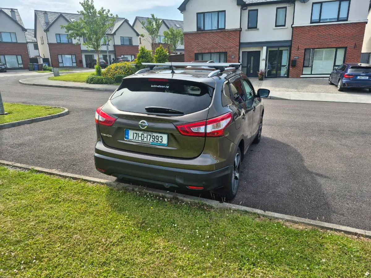 NISSAN QASHQAI 1.2 PET SV PREMIUM E6 4DR - Image 4