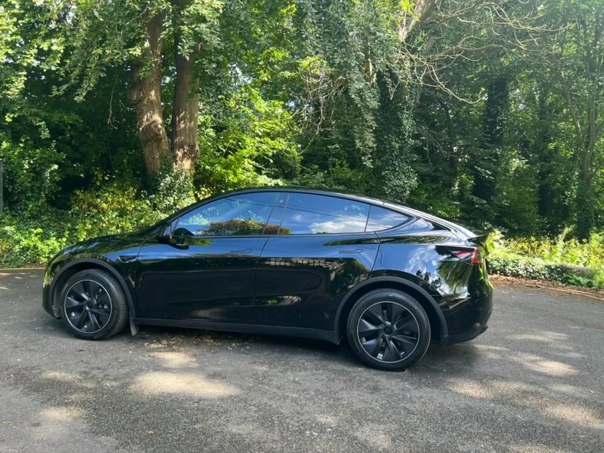 Tesla Model Y Long Range AWD Dual Motor w Warranty - Image 5