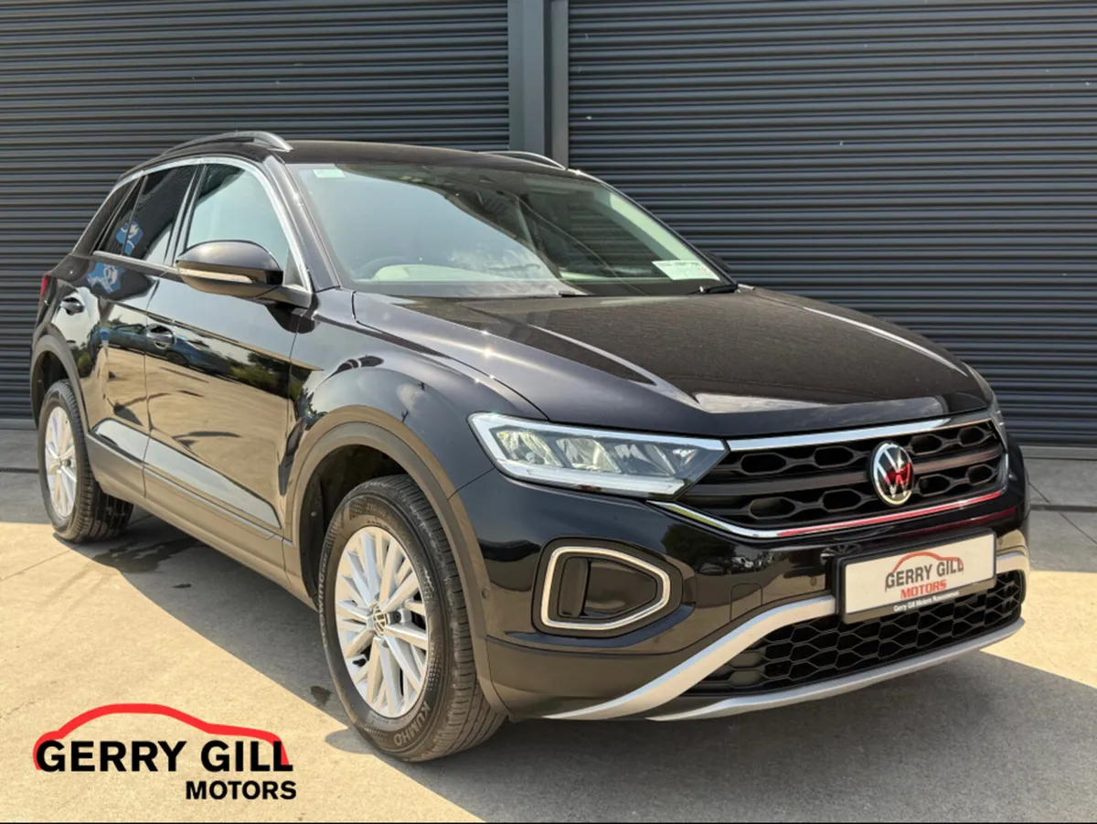 Volkswagen T-Roc LIFE 2.0 TDI MANUAL 6SPEED FWD 11 - Image 1
