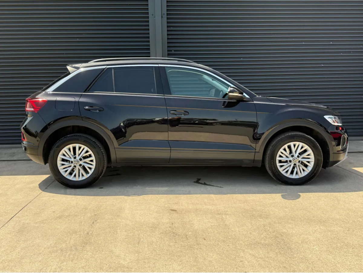 Volkswagen T-Roc LIFE 2.0 TDI MANUAL 6SPEED FWD 11 - Image 3