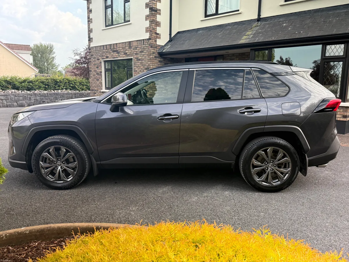 Immaculate 222 Toyota RAV4 Sol Hybrid! - Image 4