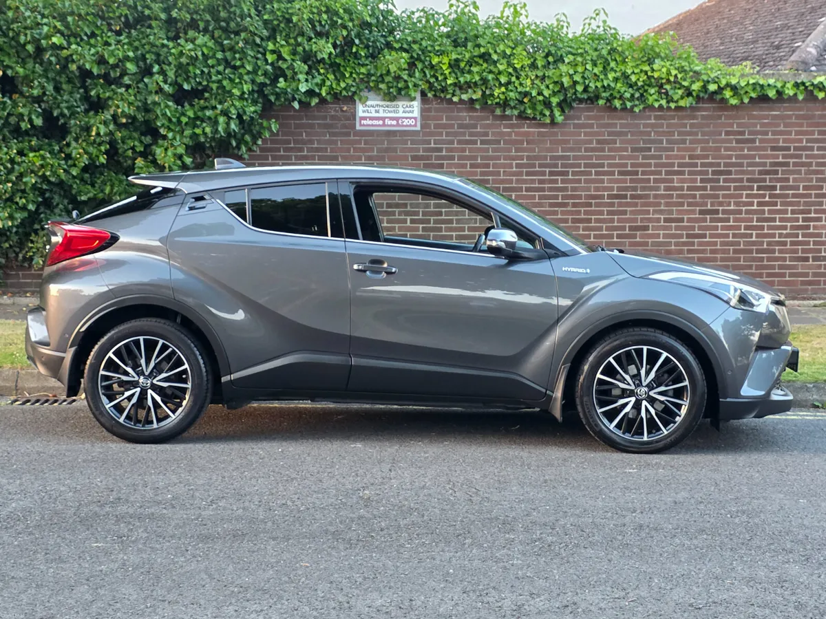 Toyota C-HR Hybrid Sol - Automatic - 2017 - Image 6