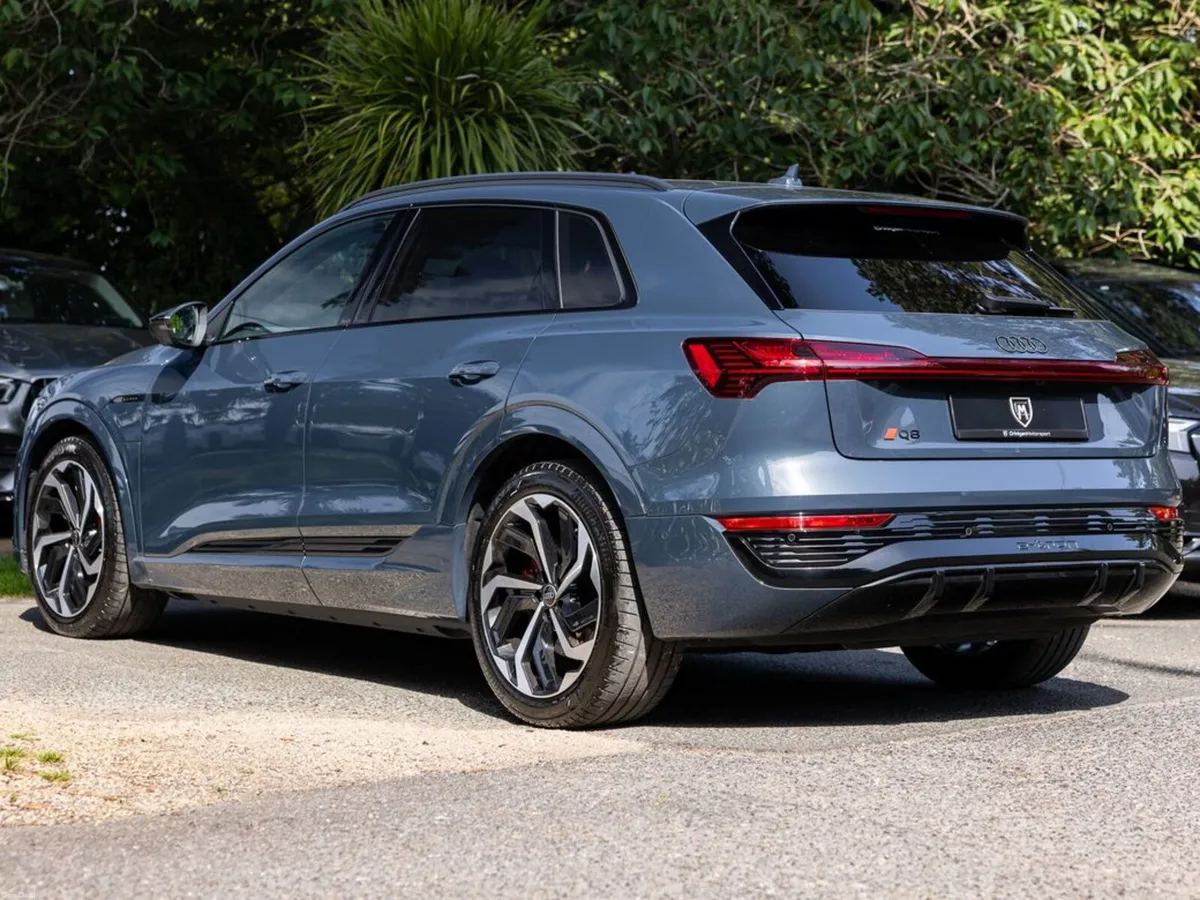 Audi Q8 e-tron 55 Quattro S Line Black Edition - Image 2