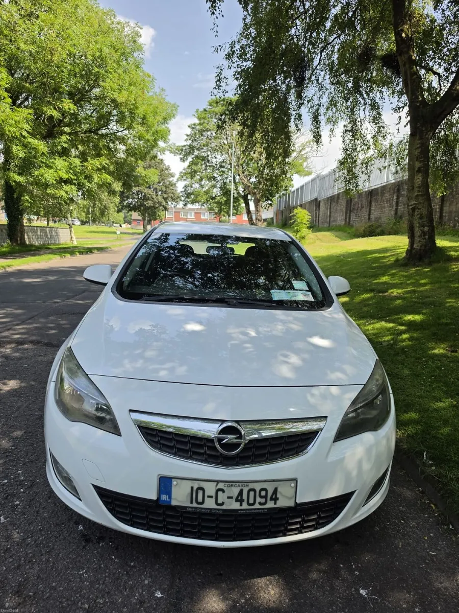 Opel Astra SR 1.7 Tdi 2010 - Image 1