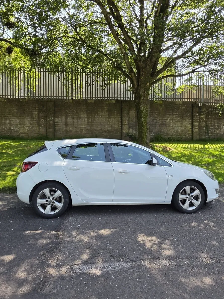Opel Astra SR 1.7 Tdi 2010 - Image 2