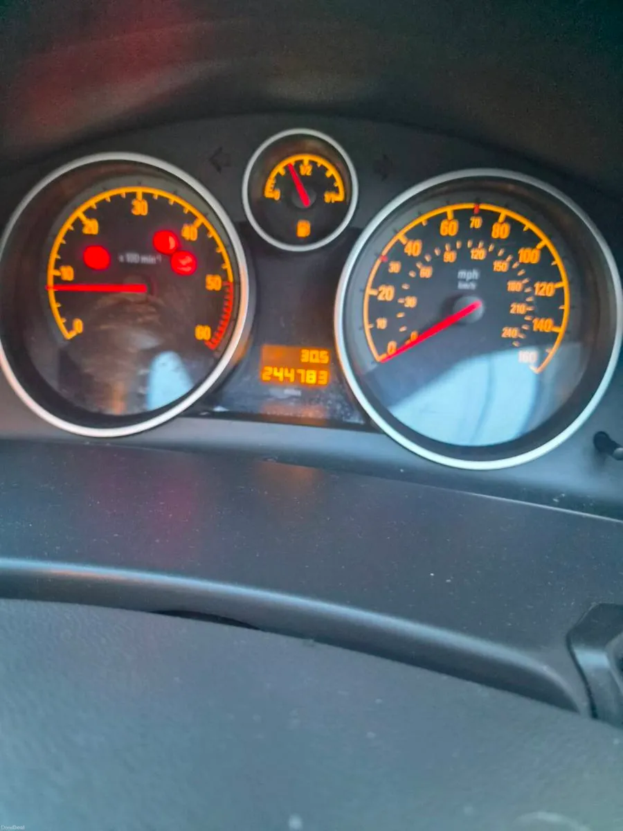 Vauxhall Astra 2010 - Image 2