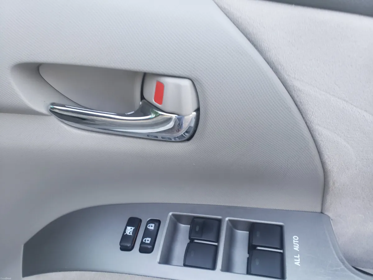 Toyota Estima 2011 - Image 3
