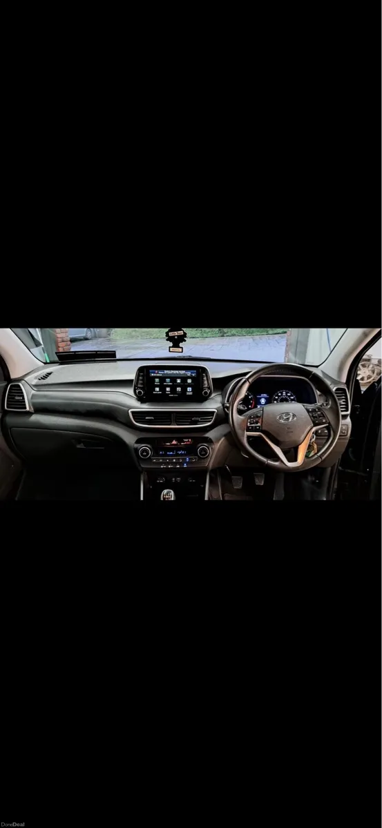 Hyundai Tucson 1.6 GDi SE Nav 5dr 2WD black petrol - Image 2