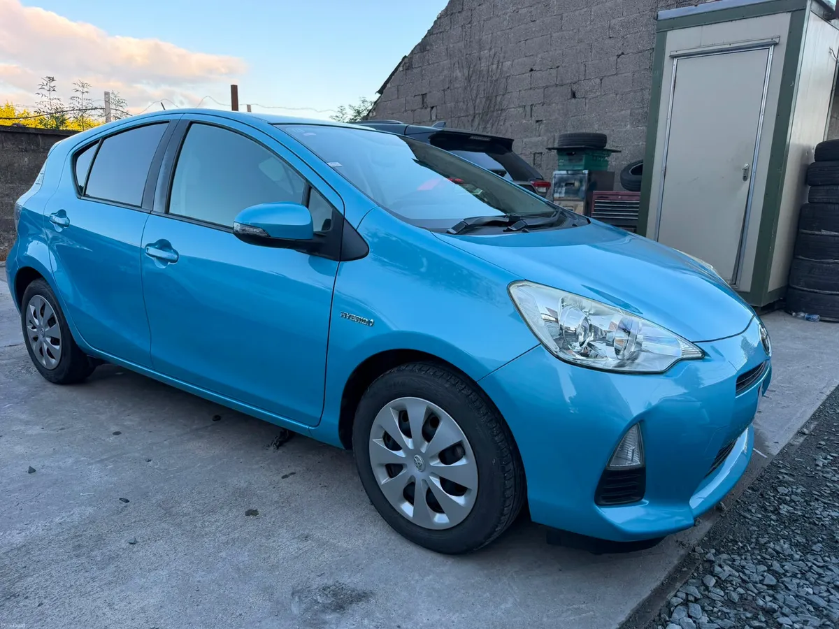 Toyota Aqua Hybrid Automatic Push Start *LOW MILE* - Image 4