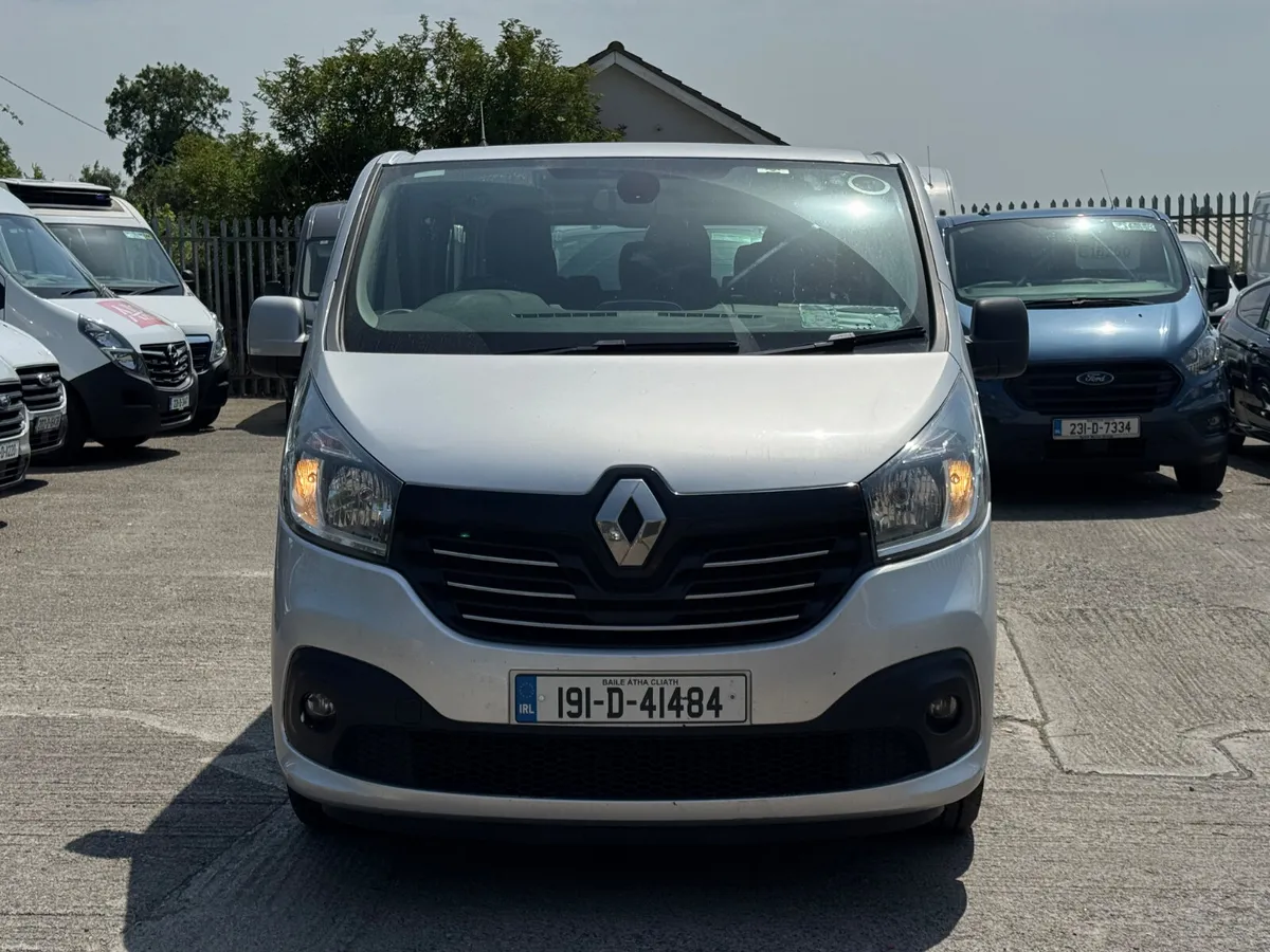 RENAULT TRAFIC WHEELCHAIR ASSESSABLE TAXI 2019 - Image 2