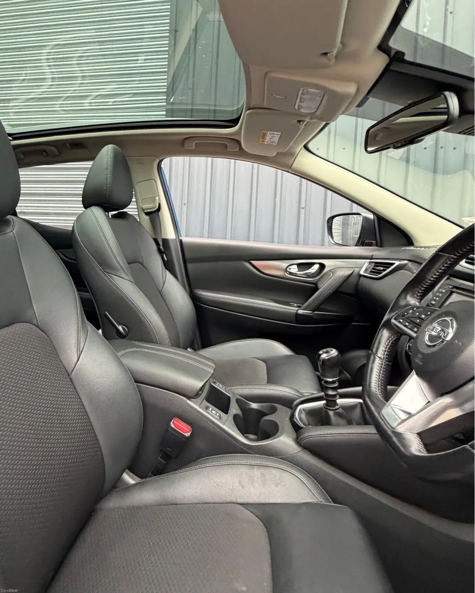 2019 (191) Nissan Quashqai SV Sunroof - Leather - - Image 2