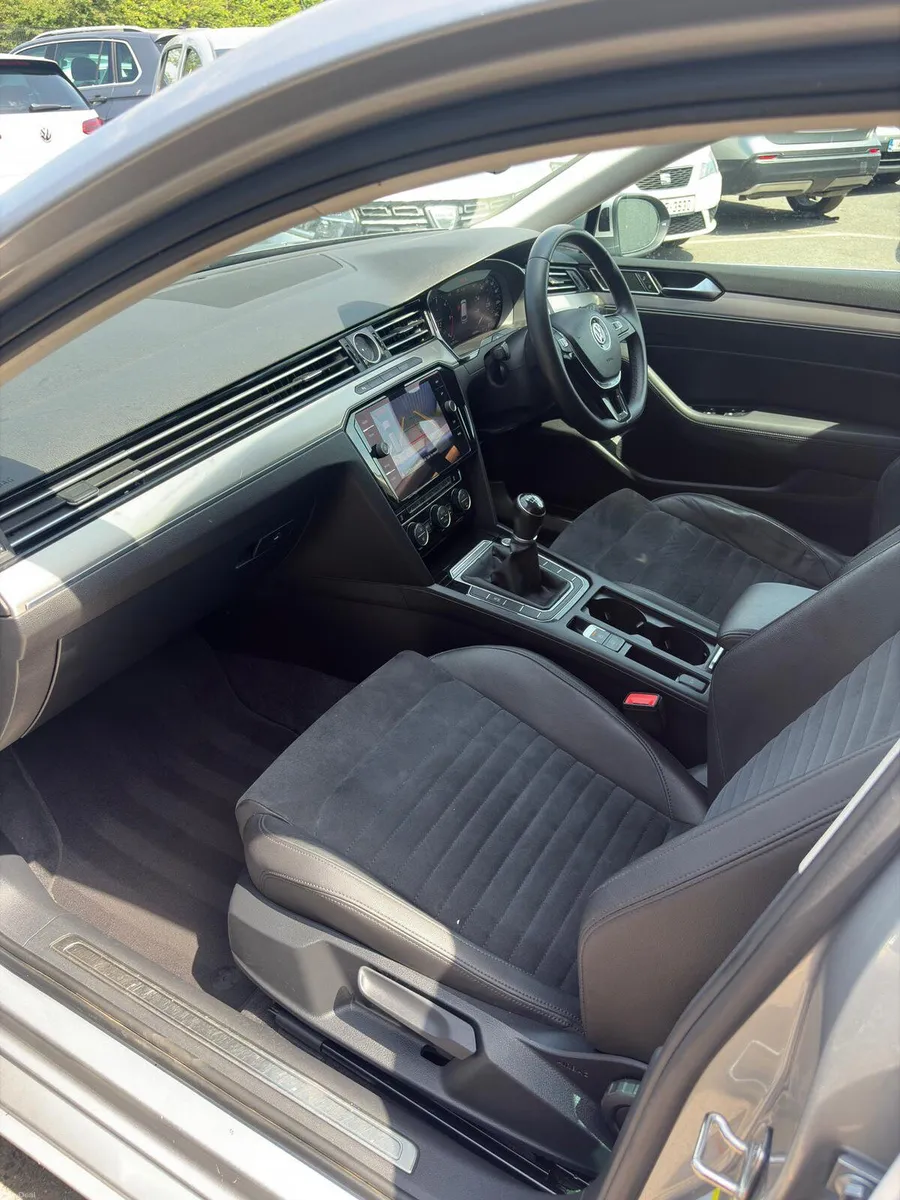 Volkswagen Passat 2018 - Image 6