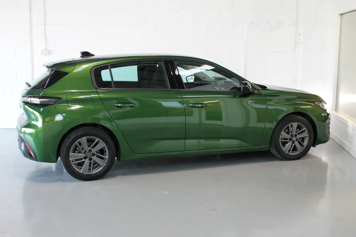 Peugeot 308 2023, Active 1.2 Automatic - Image 5