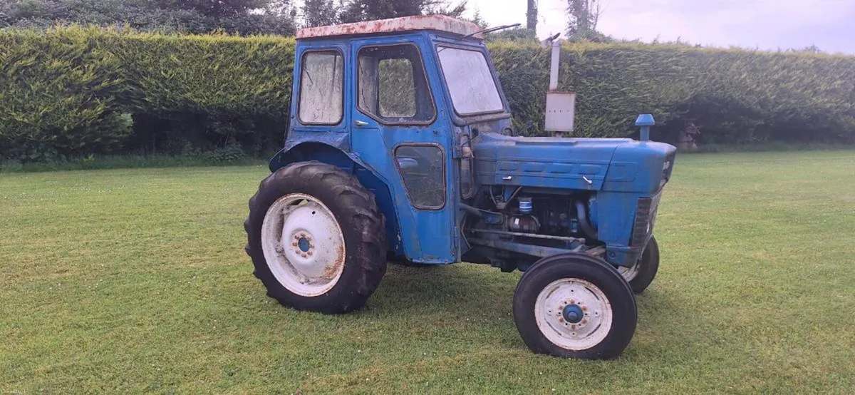 Ford 2000 Tractor - Image 1