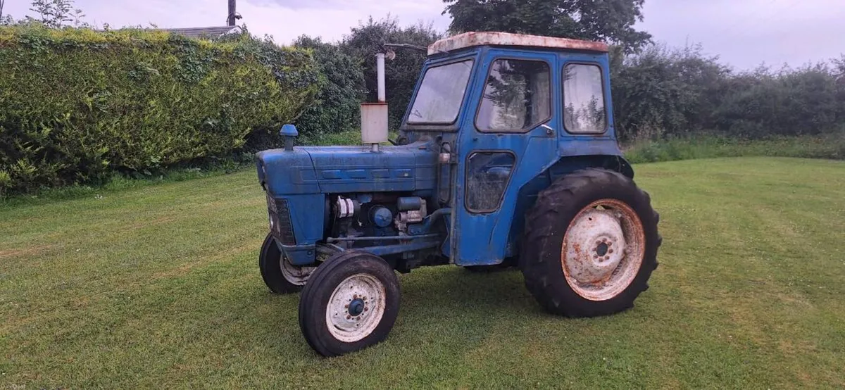 Ford 2000 Tractor - Image 3