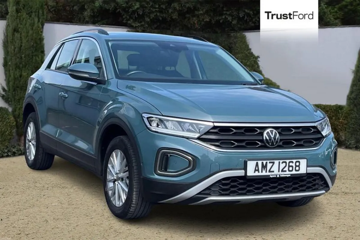 Volkswagen T-Roc Life - Image 1