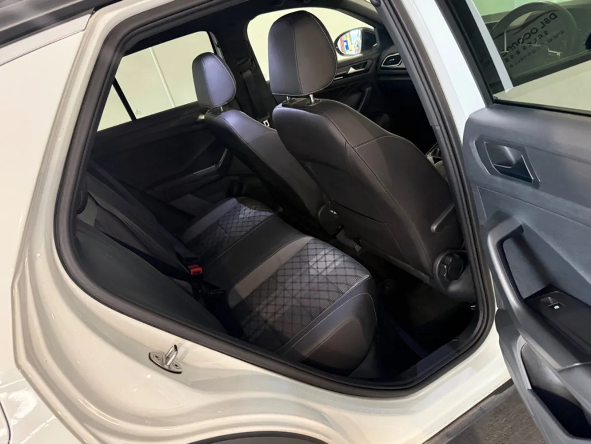 Volkswagen T-Roc R-LINE 2.0 TDI MANUAL 6SPEED FWD - Image 4