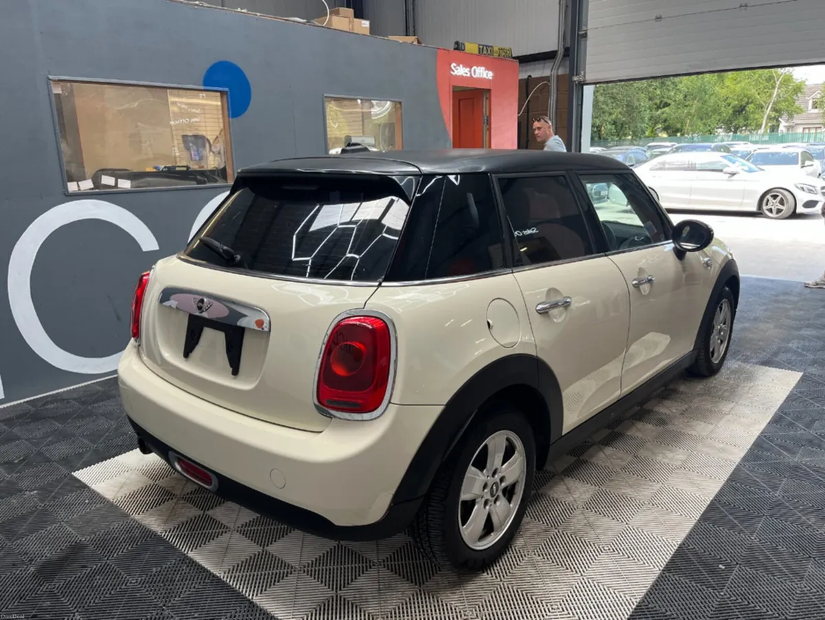 Mini Cooper 2016 MINI COOPER 1.2 AUTOMATIC / CRUIS - Image 2